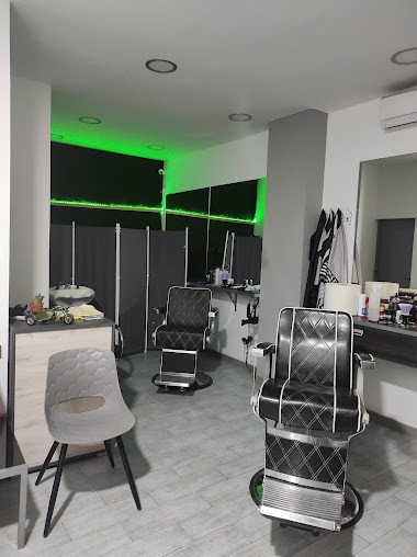 Espacio interior de barbería en Atarfe